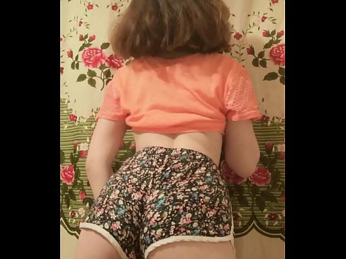 ❤️ Tânără sexy care se dezbracă de pantaloni scurți în fața camerei de filmat ️❌  at ro.com-porn-kai.ru ❌❤