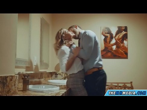 ❤️ Când o blondă cu sânii mari te seduce într-o toaletă publică ️❌  at ro.com-porn-kai.ru ❌❤